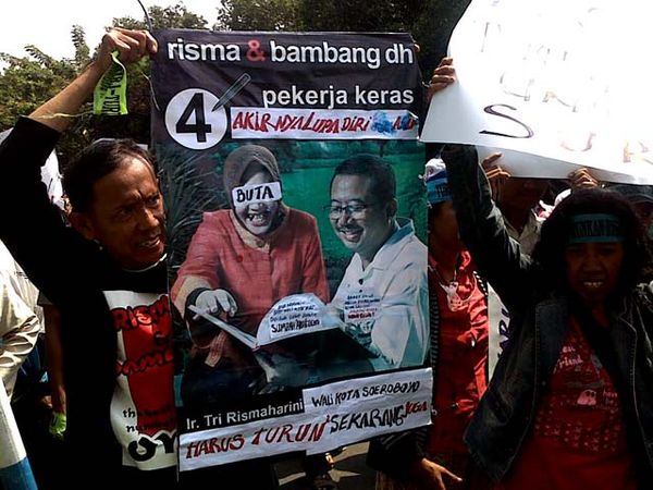 Demo Kecam Walikota Surabaya