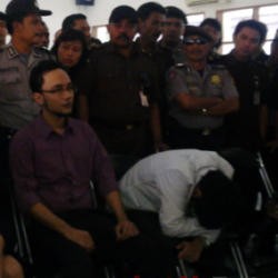 Pengedar Video Porno Ariel Divonis 2 Tahun