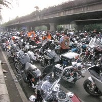 Pemotor Harley Bukukan Rekor Konvoi