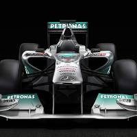 Mercedes Mencuri Momen