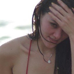 Wow, Angel Lelga Seksi Berbikini Merah