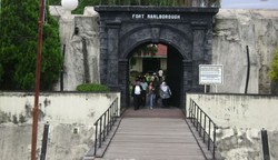 Objek Wisata Sejarah Fort Marlborough