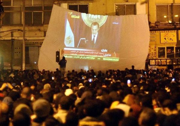 Warga Mesir Tonton Pidato Mubarak