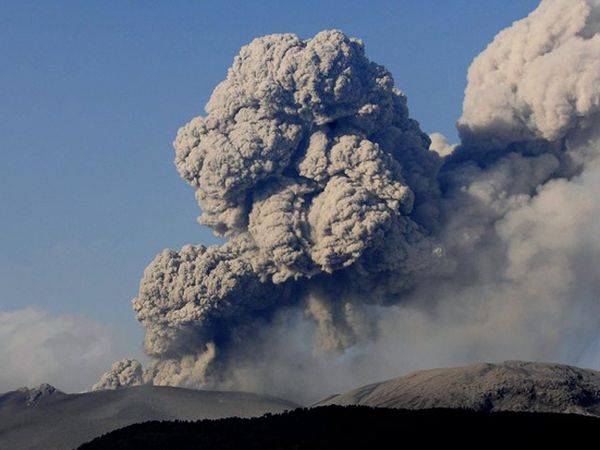 Shinmoedake Belum Berhenti Meletus