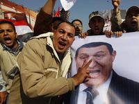 Massa Pro Mubarak Turun ke Jalan