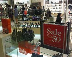 Sepatu Mulai Rp 199 Ribu di Sale Charles & Keith