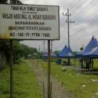 Lahan Parkir Masjid Al Akbar Diserobot PKL, Polisi Diam Saja