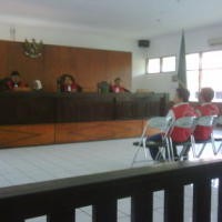 Duh, Dua Pencuri Batu Dituntut 1,5 Tahun Penjara