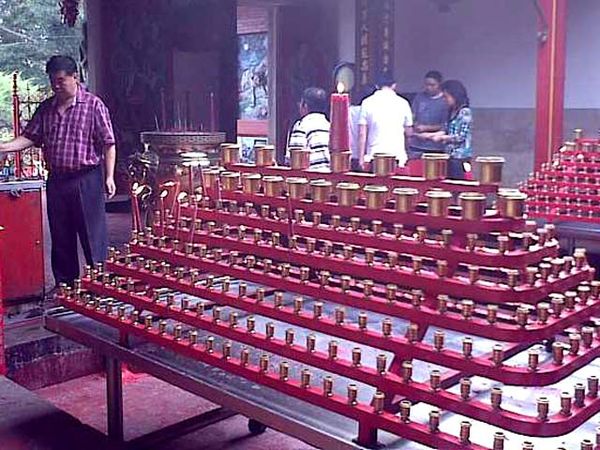 Vihara Mulai Ramai Pengunjung