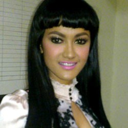 Jadi Penari, Julia Perez Alami KDRT