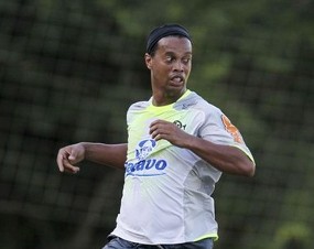 Tiket Sold Out untuk Debut Ronaldinho