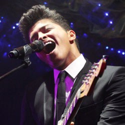 Tiket Konser Bruno Mars Laris Manis