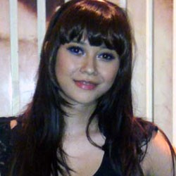 Aura Kasih Yakin Luna Maya & Cut Tari Tak Bersalah