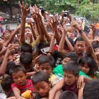 Berebut Angpao di Klenteng Tjokro, Seorang Anak Pingsan