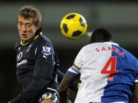 Tandukan Crouch Menangkan Spurs