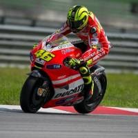 Rossi Masih Terhalang Rasa Sakit di Bahu