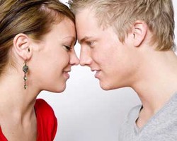 50% Pria Percaya Cinta Pada Pandangan Pertama