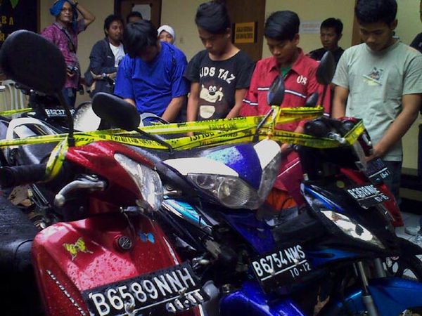 Komplotan Pencuri Motor Diringkus Komplotan Pencuri Motor Diringkus