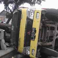 Tunggu Angkot, Hanum Tewas Tergencet Truk