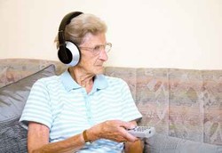 Kenapa Orangtua Jarang Tertawa Lihat Tontonan Komedi?