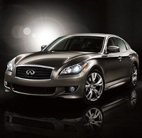 Infiniti M Akan Pakai Emblem Mitsubishi?