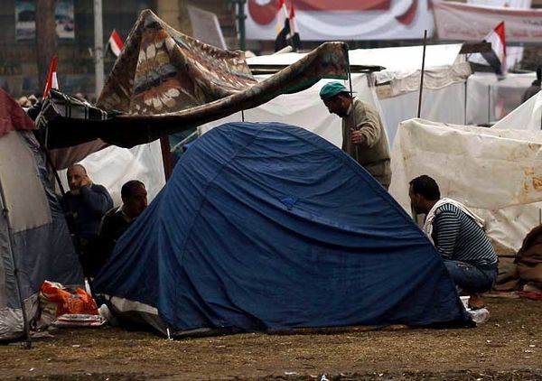 Pendemo Anti Mubarak Berkemah di Tahrir Square