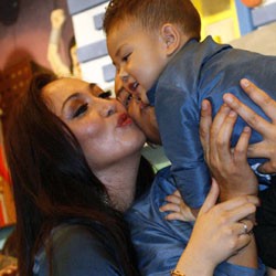 Angelina Sondakh: I Dont Know How I Can Live Without You