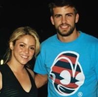 Pique Memang Pacaran dengan Shakira