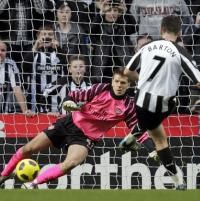 Gawang itu Seperti Punya Magnet