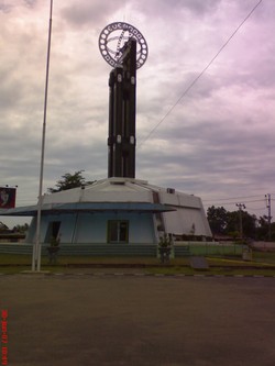 Tugu Khatulistiwa Mendadak