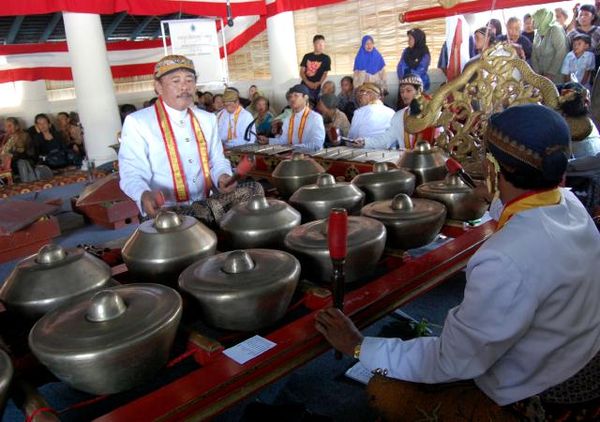 Gamelan Sekaten Kraton Surakarta Mulai Ditabuh