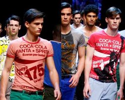 Wow! Ada Kaos Berbahasa Indonesia di Peragaan D&G