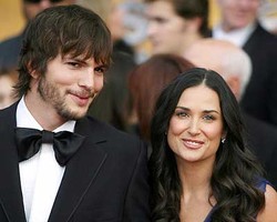 Demi Moore & Ashton Kutcher Rilis Kalung Untuk Amal