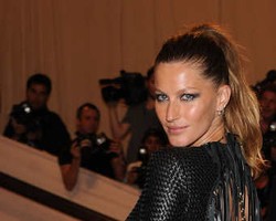 Gisele Bundchen Bantah Sebut Sunscreen Racun