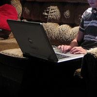  Perlukah Berlaku Sopan di Dunia Maya? 