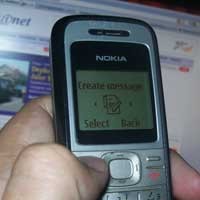 Rakyat Mesir Bisa SMS-an Lagi