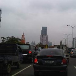 Tabrakan Bus dan Truk Kontainer di Tol Purbaleunyi, Lalin Macet 