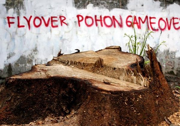 Mural Protes Penebangan Pohon di Antasari