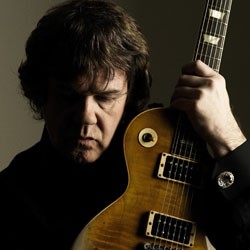 Gary Moore Meninggal Akibat Serangan Jantung
