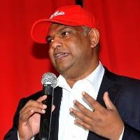 Fernandes Diberi Gelar OBE oleh Kerajaan Inggris