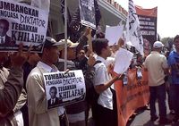 HTI Demo Dukung Rakyat Mesir