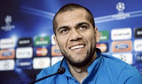 Alves Keluhkan Rasisme di Spanyol