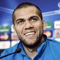 Alves Keluhkan Rasisme di Spanyol