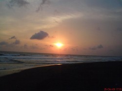 Melihat Keindahan Pantai Pandan Sari Lewat Mercusuar