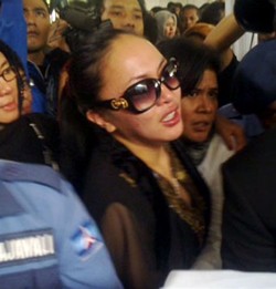 Angie: Saya Sungguh Tidak Kuat, Saya Terlalu Mencintai Mas Adjie