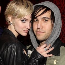 Ashlee Simpson Gugat Cerai Pete Wentz