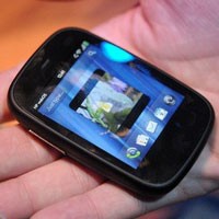 HP Veer, Ponsel Slide Mungil Bertenaga Besar