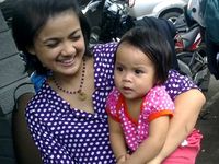 Nirina-Anak Kompak Berbaju Polkadot