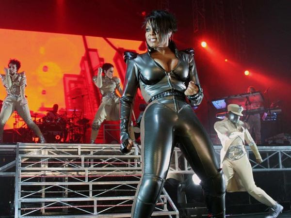 Aksi Penuh Energi Janet Jackson