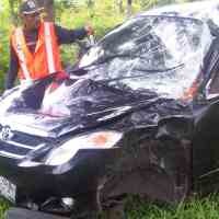 Avanza Jungkir Balik di Tol, Sopir dan Dua Penumpang Selamat